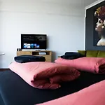 Fresh - 20th Floor - Netflix - Center