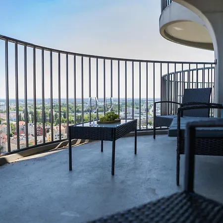 Apartment Fresh - 20th Floor - Netflix - Center